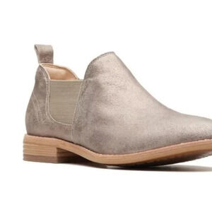 Clarks NEW
Women's Edenvale Page Slip-on